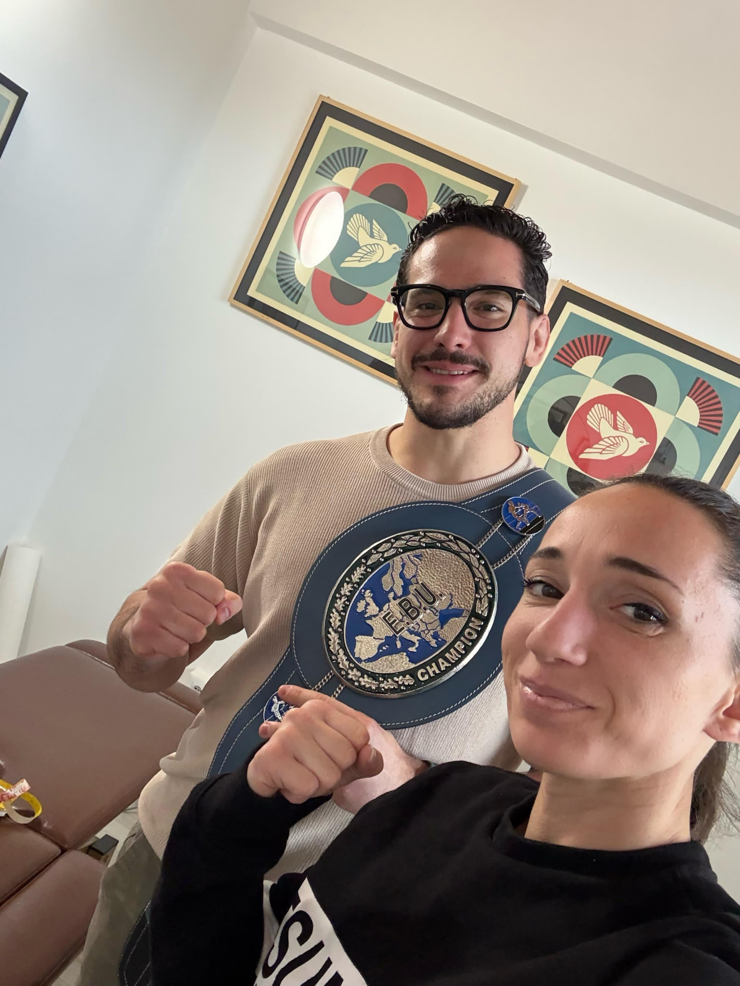 Federico Angotti con un'atleta e la cintura EBU Champion